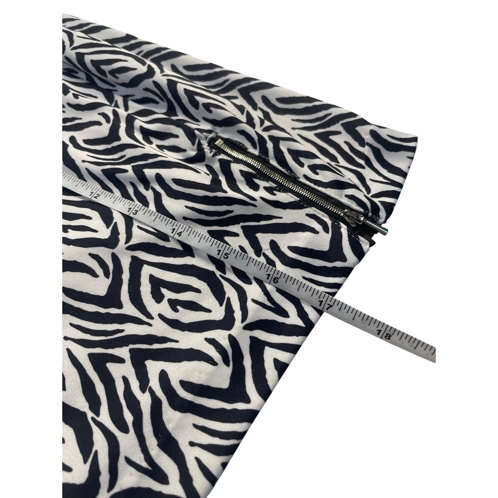 gg blue women golf skort Size Medium Black-And-White Design - Picture 6 of 7